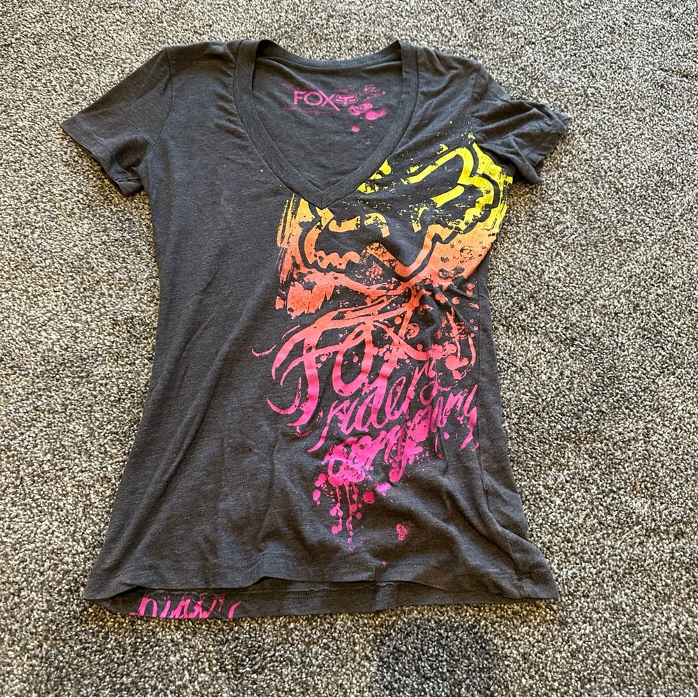 Fox v-neck tshirt